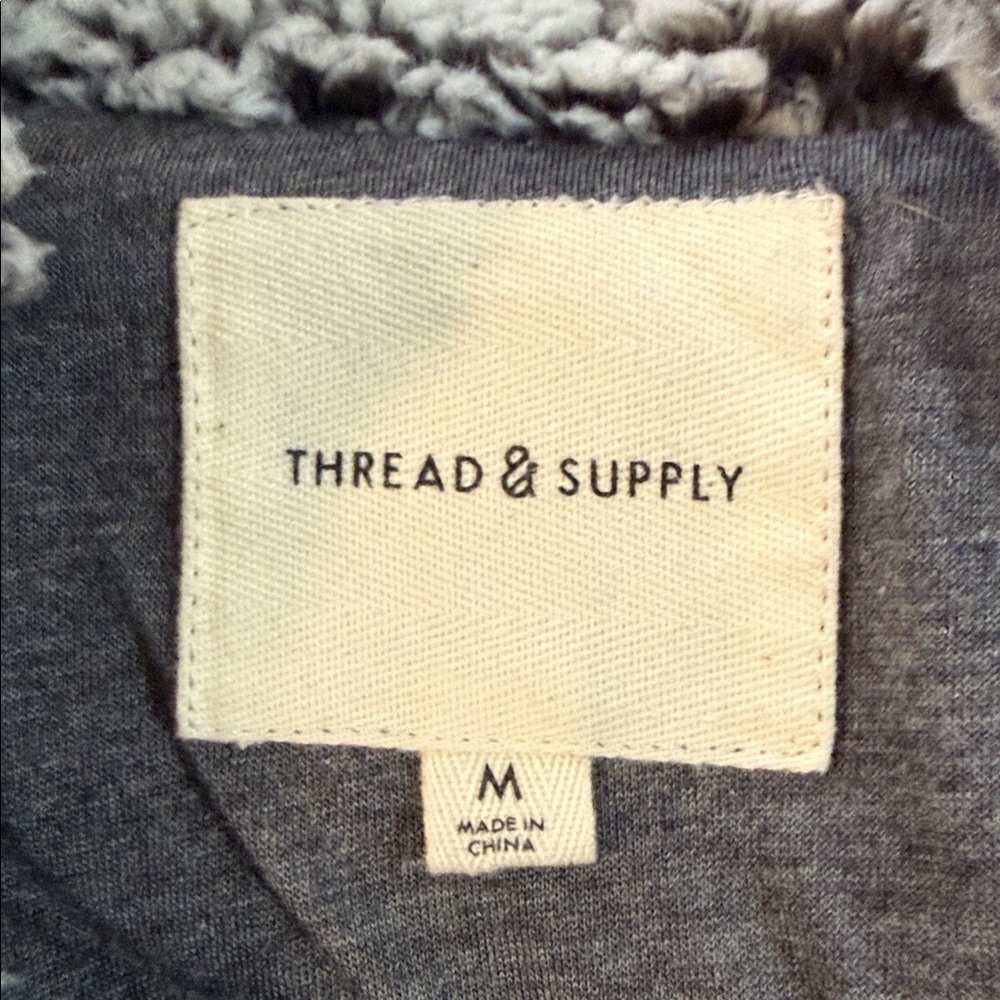 Jacket Thread & supply  Gray Blk white faux shearling med - Picture 4 of 4